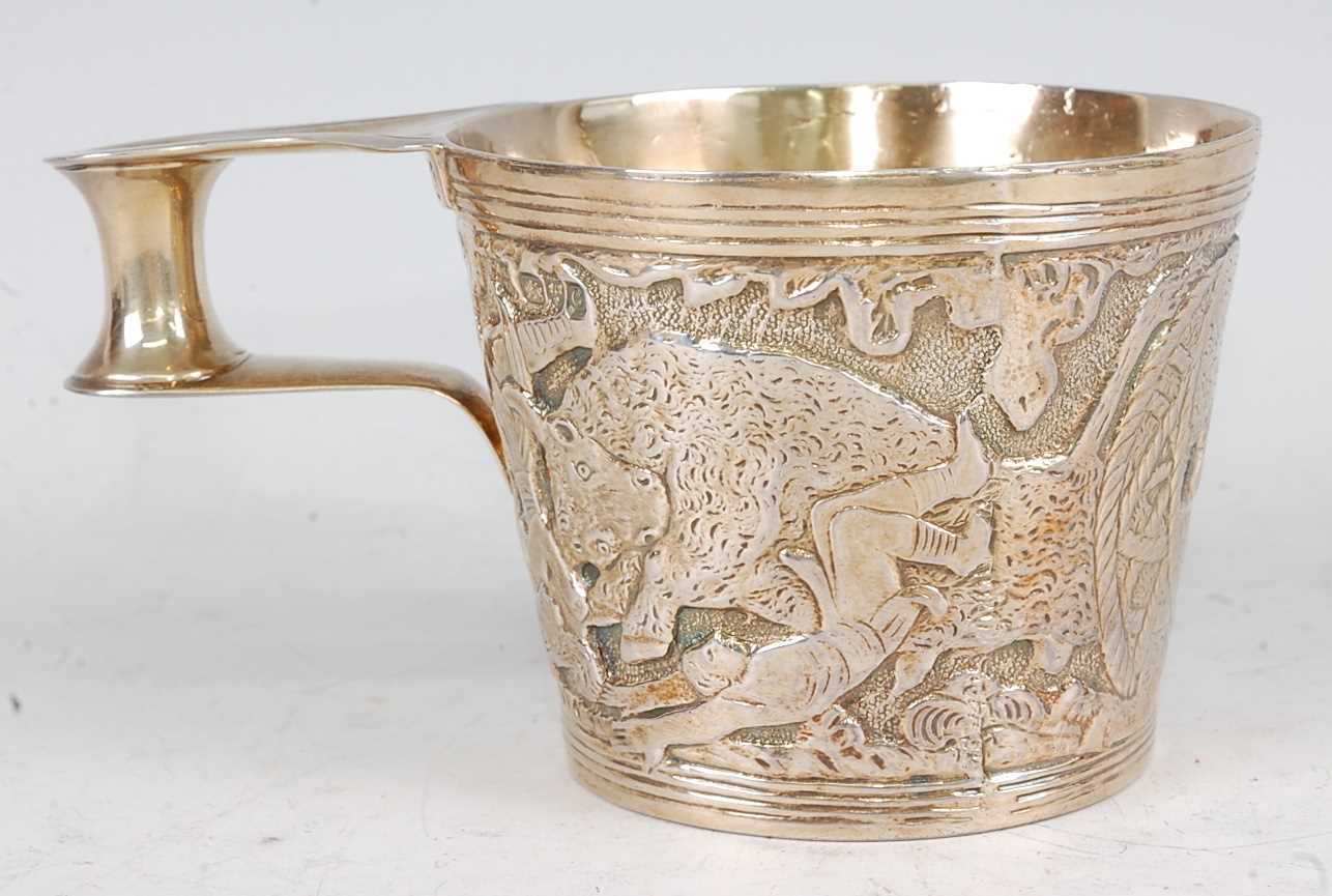 A silver gilt replica of the Vapheio Cup, with scroll and lug single handle, 10.2oz, maker - Image 3 of 6