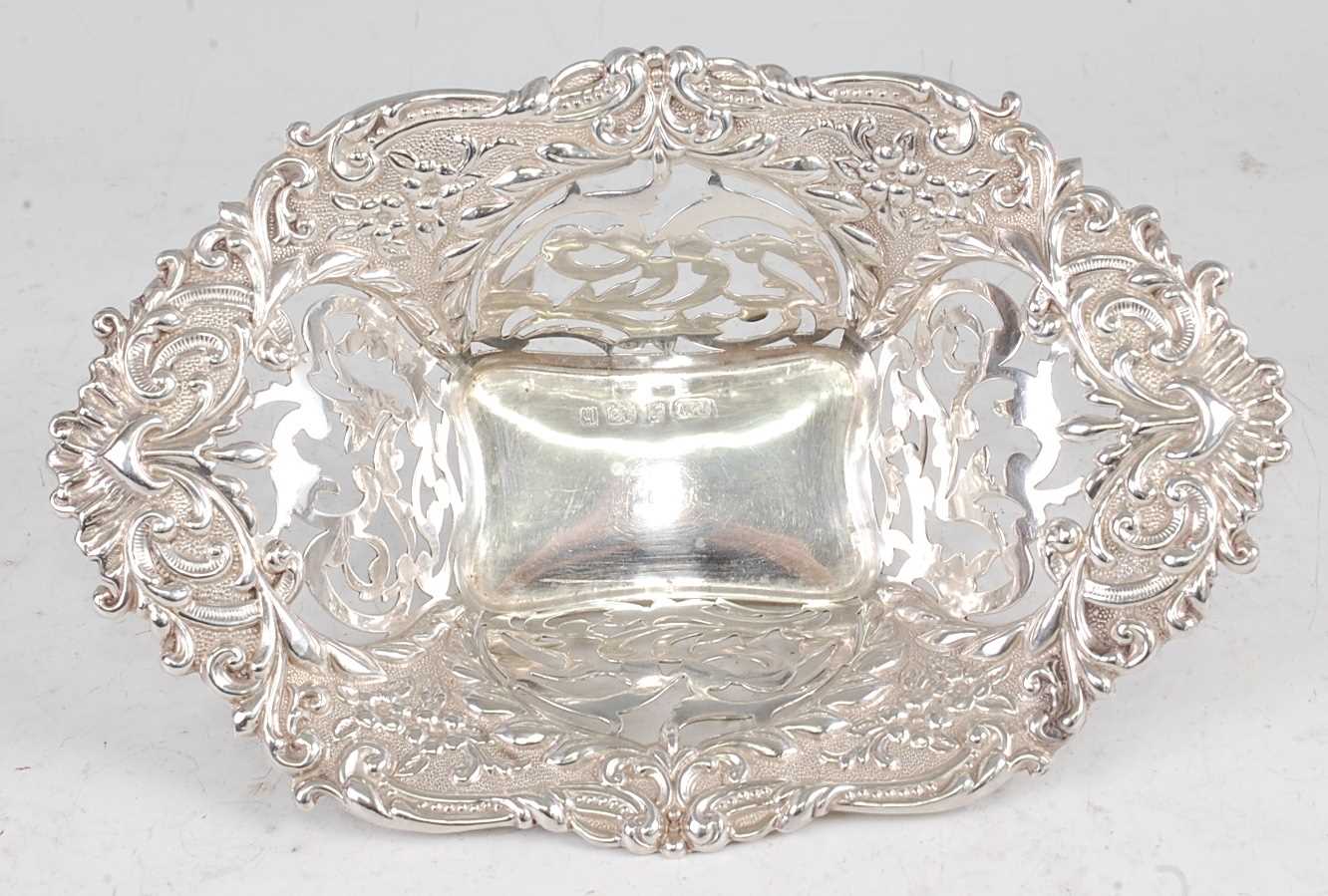 An Edwardian silver bonbon dish, having pierced leaf and flower embossed side panels, 7.4oz, maker - Image 2 of 3