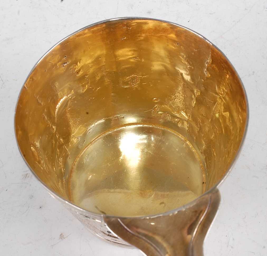 A silver gilt replica of the Vapheio Cup, with scroll and lug single handle, 10.2oz, maker - Image 5 of 6