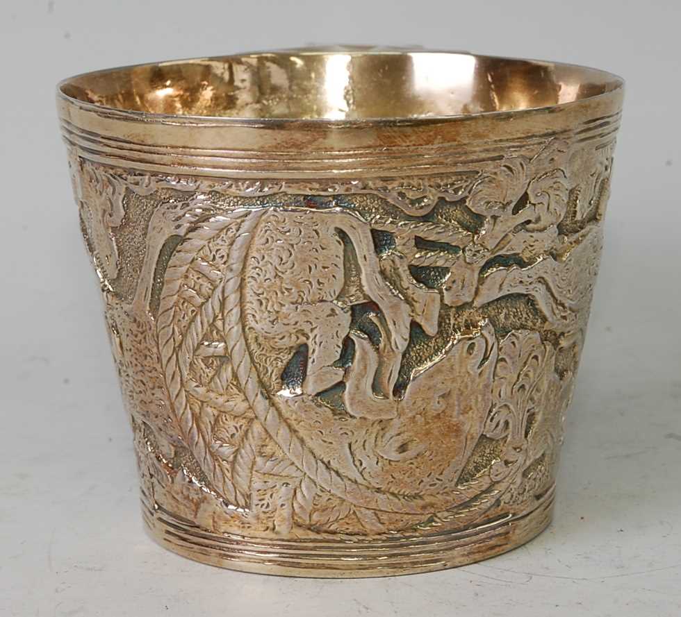 A silver gilt replica of the Vapheio Cup, with scroll and lug single handle, 10.2oz, maker - Image 2 of 6