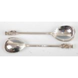 A pair of late Victorian silver seal-top apostle spoons, in the 17th century style, 4.3oz, maker
