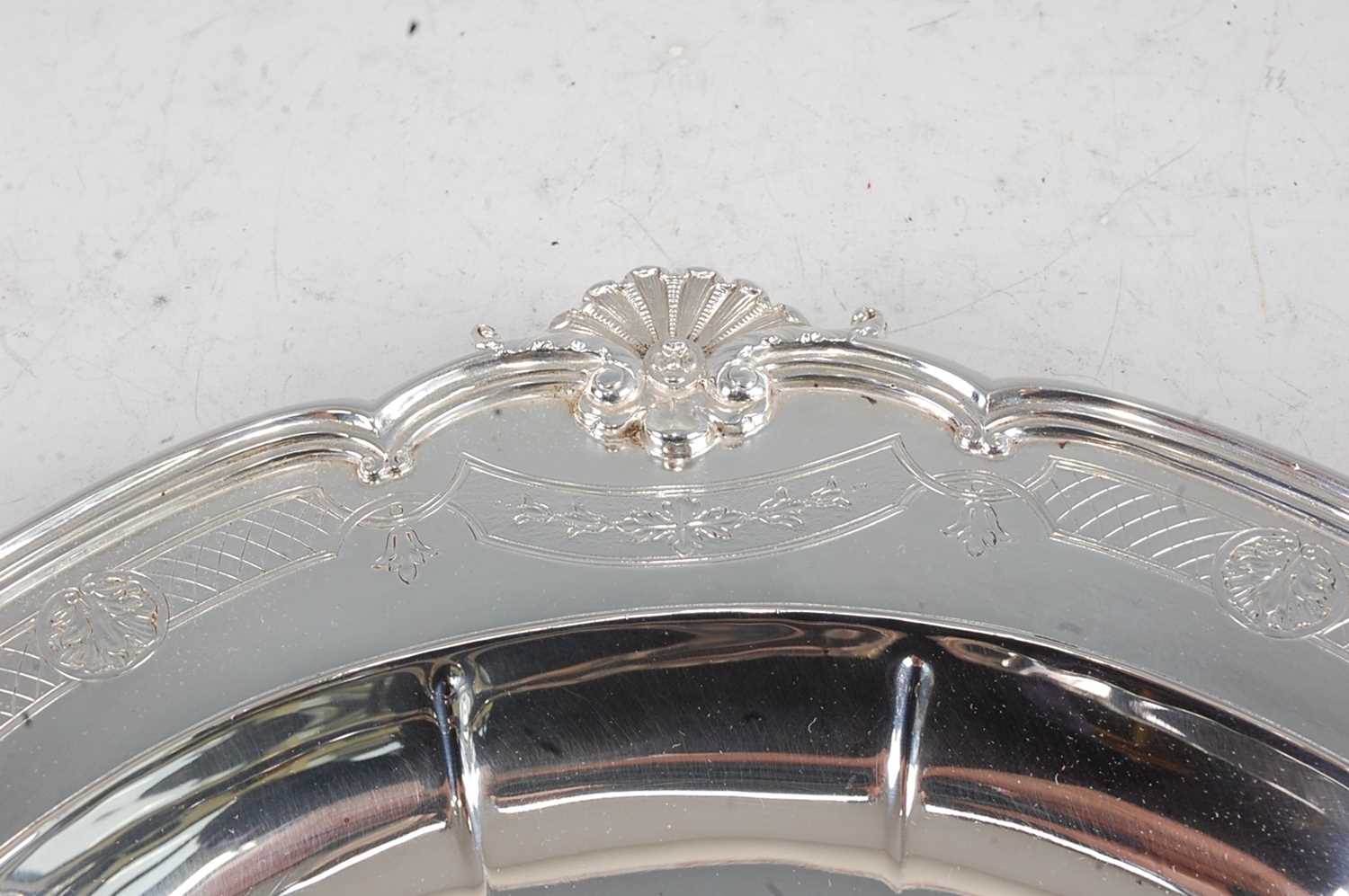 A George V silver meat dish, of oval form, the broad rim cast with C-scrolls and shells, further - Image 3 of 4