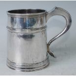 A Queen Anne silver tankard, having a plain body with ribbed band, S-scroll handle, 14.1oz, maker