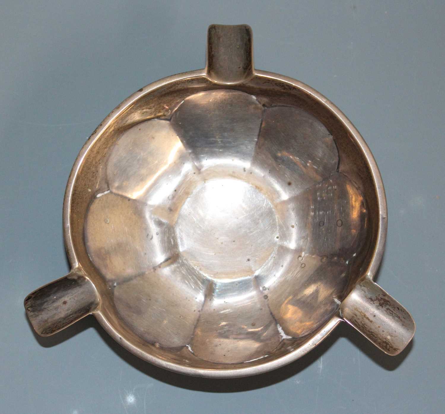 A late Art Deco silver circular ashtray, having pronounced cigarette rests to faceted plain circular - Image 2 of 2