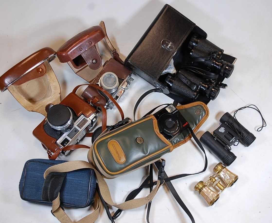 A collection of cameras, to include Halina 35x, Yashica Minister 211 5052340, Olympus Superzoom;