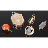 Assorted yellow metal brooches and pendants, to include opal set heart shape example, small agate