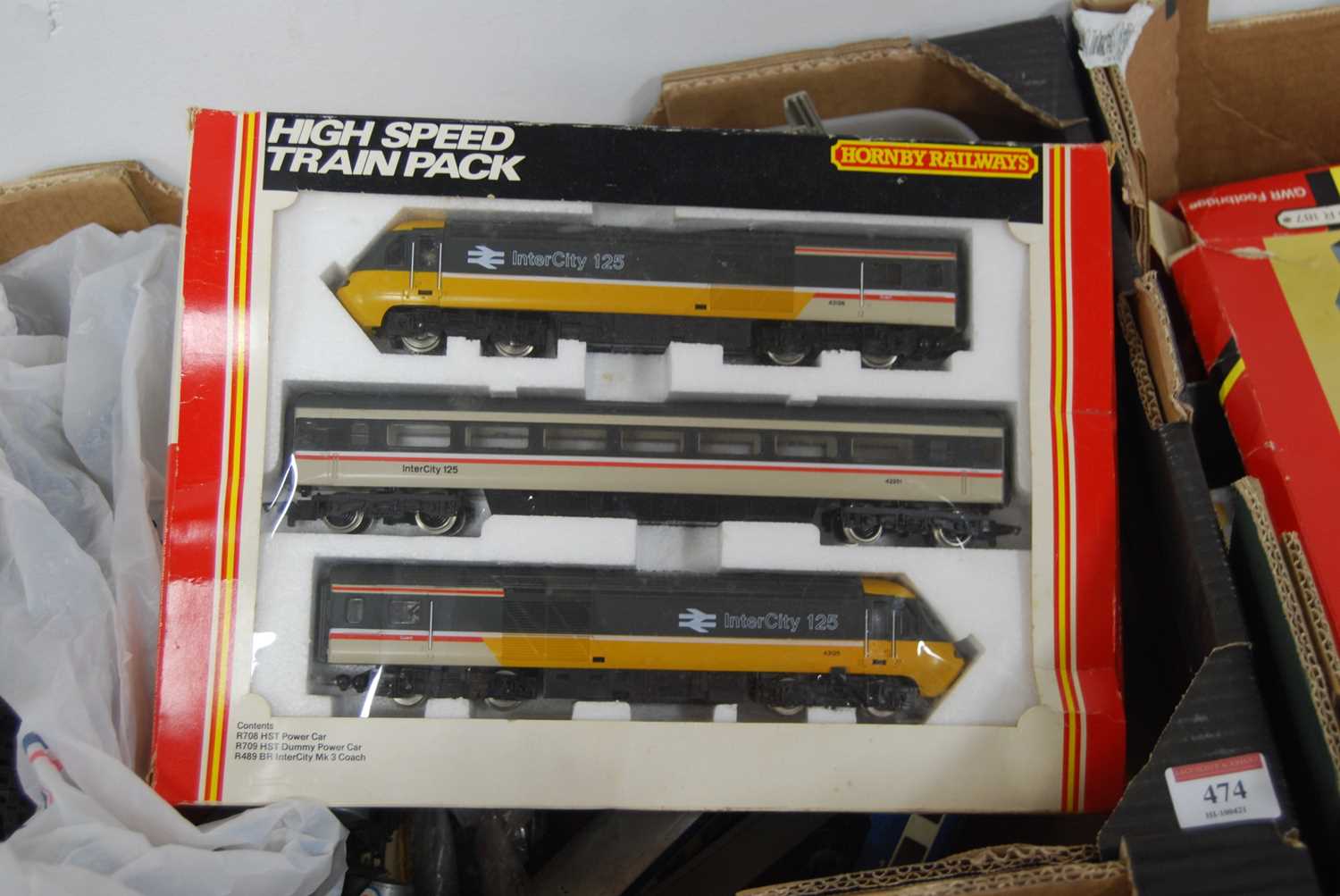 A box of assorted mainly 00 gauge rolling stock and accessories, to include GWR footbridge etc - Image 3 of 16