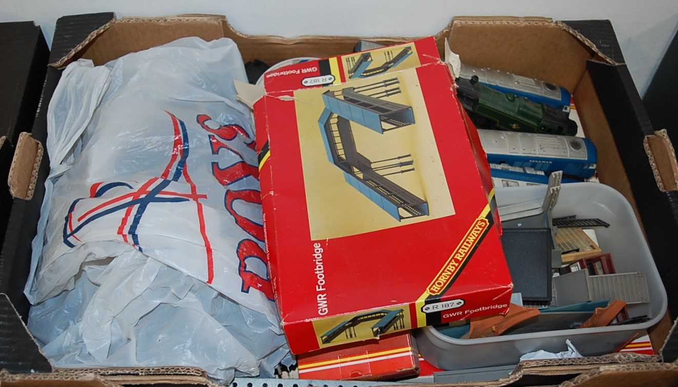 A box of assorted mainly 00 gauge rolling stock and accessories, to include GWR footbridge etc