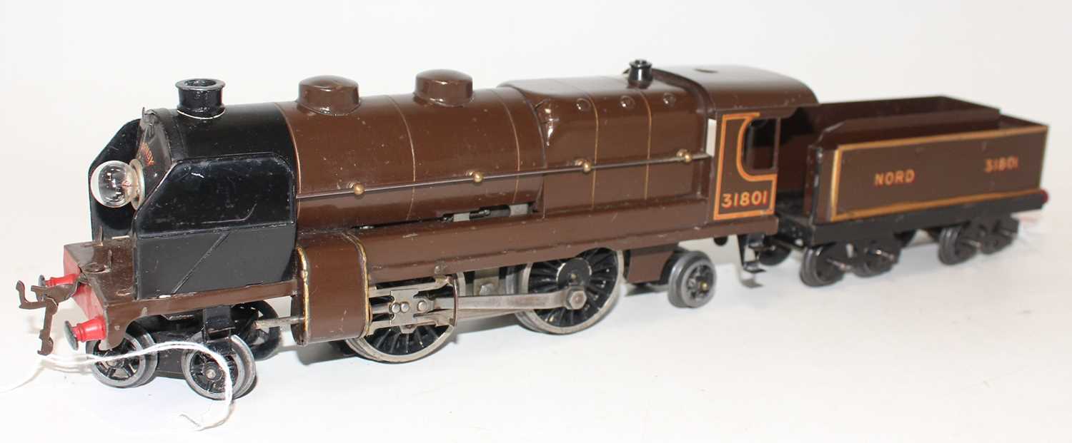 Hornby 1934-36 E320 20V AC Riviera Blue Train Loco and tender, Nord No.31801 on lined cab, black