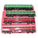 Four Hornby-Dublo suburban coaches: 4081 BR(S) green 2nd class (NM-BE); another (VG-BP); 4083 1st/