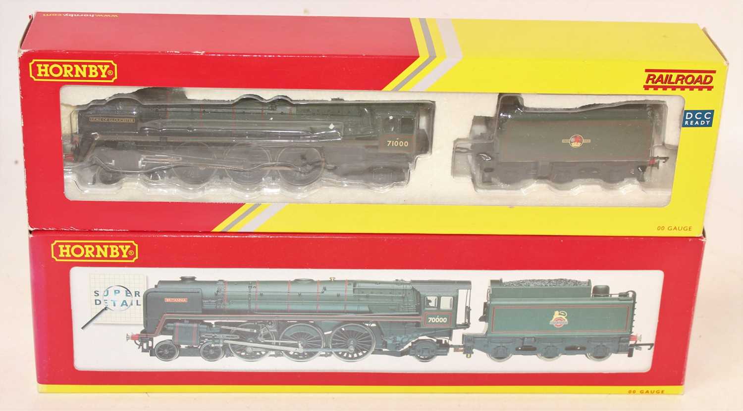 A Hornby 00 gauge Britannia class locomotive group to include a Model No. R2207 BR 4-6-2 No.