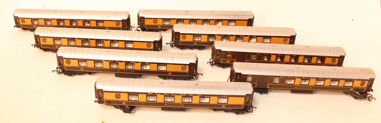Eight various loose Hornby Pullman coaches, mixed examples to include Lucille, together with various - Image 2 of 2