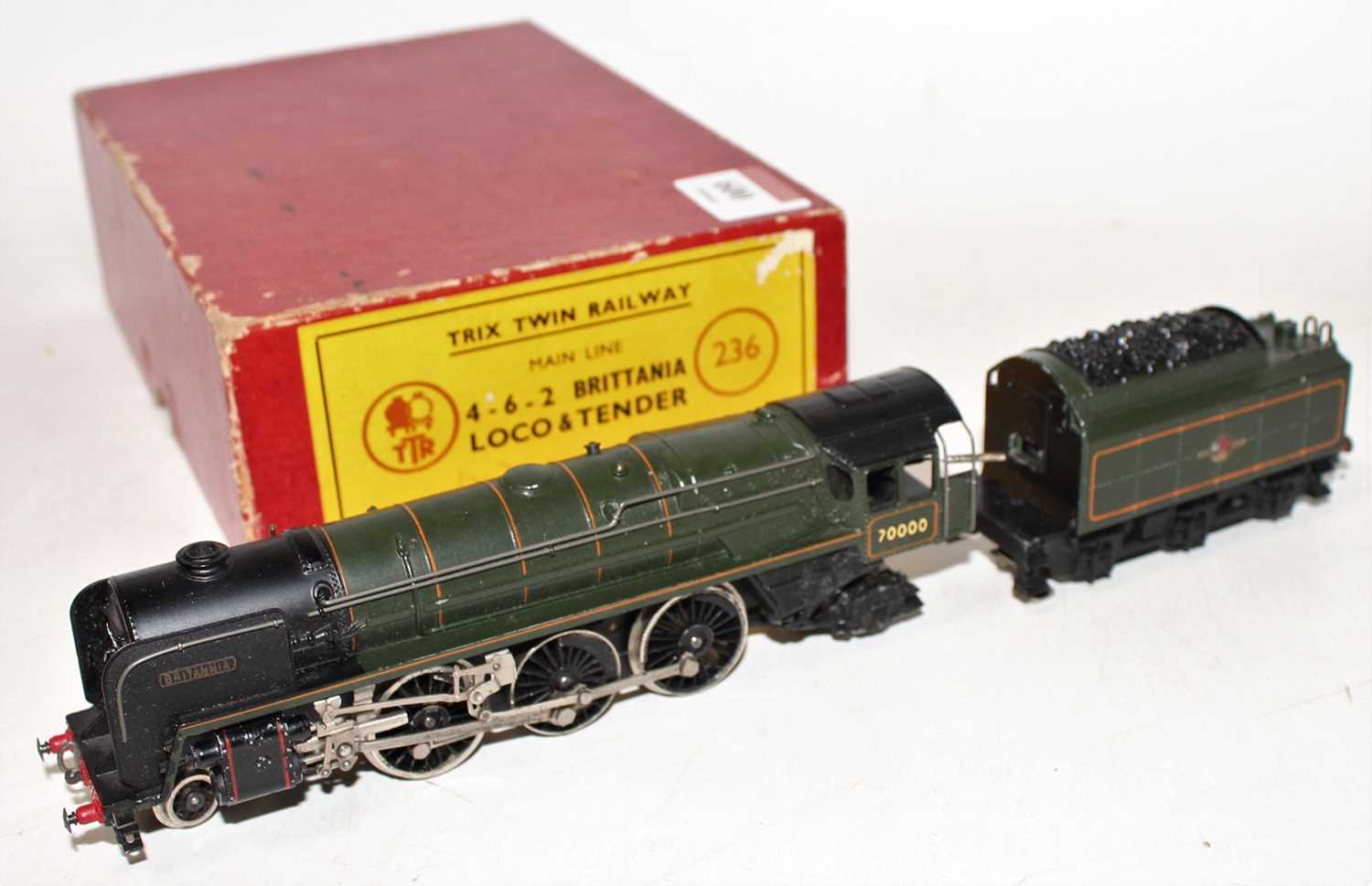 Trix loco & tender 4-6-2 ‘Britannia’ BR 70000 green, 3-rail (VG-BG) without fitments