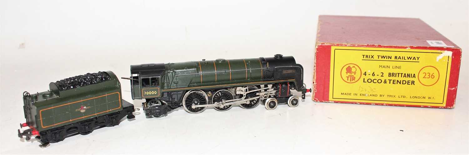 Trix loco & tender 4-6-2 ‘Britannia’ BR 70000 green, 3-rail (VG-BG) without fitments - Image 2 of 2