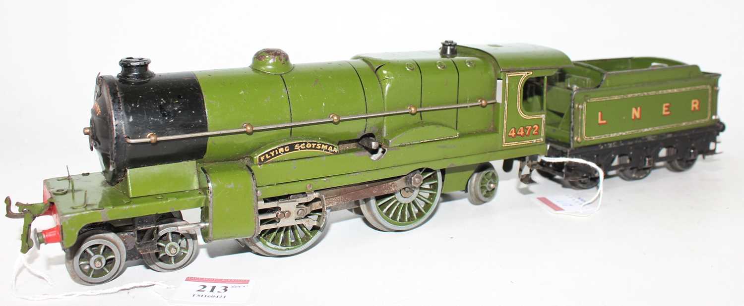 Hornby 1936/41 No.3C Flying Scotsman Clockwork Locomotive and tender, shadowed 4472 on cab, black