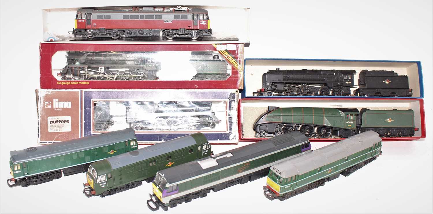 One tray containing a quantity of various mixed issue 00 gauge railway items, some examples
