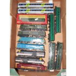 One tray containing a quantity of mixed 00 gauge railways, to include Hornby, Triang, and other