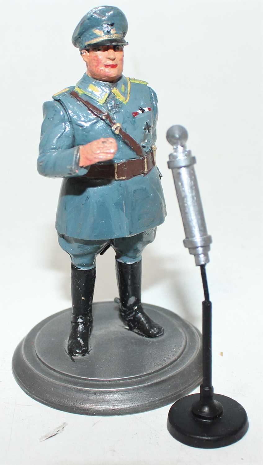A Tradition cast white metal model no.8024 of Hermann Goring with microphone (unboxed) (VG)