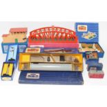 Tray containing Hornby-Dublo accessories: 5015 girder bridge (VG-BE); island platform extension (