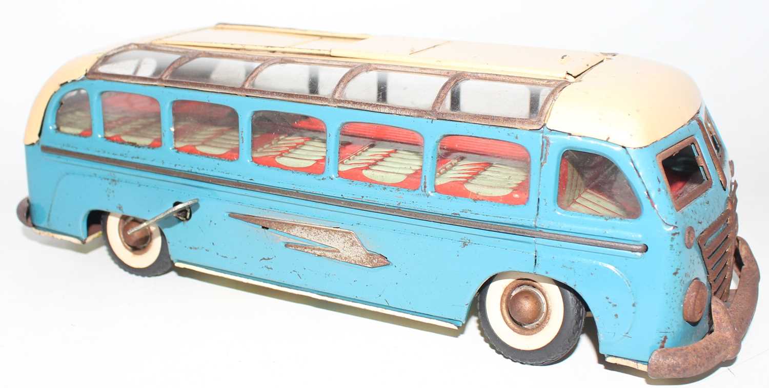 A Gunthermann tinplate clockwork continental holiday touring coach, complete with key in very good - Image 2 of 3