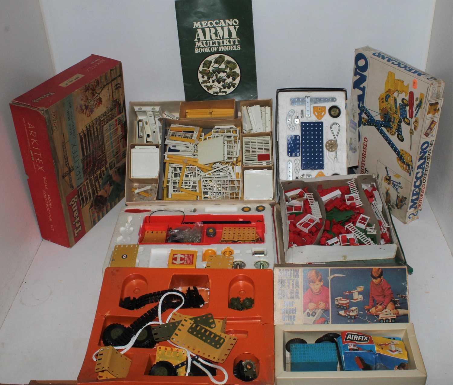 Meccano building sets x3 plus Spot on Arkitex set and 2x Airfix building sets and a box of used Lego - Image 2 of 2