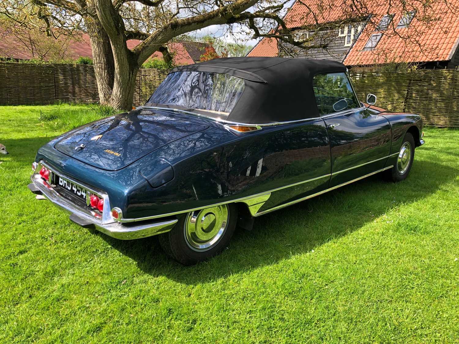 A 1968 Citroen DS21 Decapotable Registration: BHJ 454F Chassis No: 7205318 Engine No: 0318011143 ( - Image 18 of 31