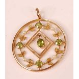 A yellow metal, peridot and seed pearl openwork pendant, featuring a leaf garland of four round