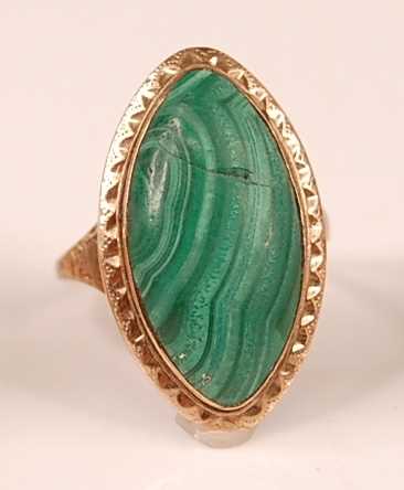 A yellow metal Georgian malachite memorial ring, comprising a 26 x 18mm marquise shaped malachite