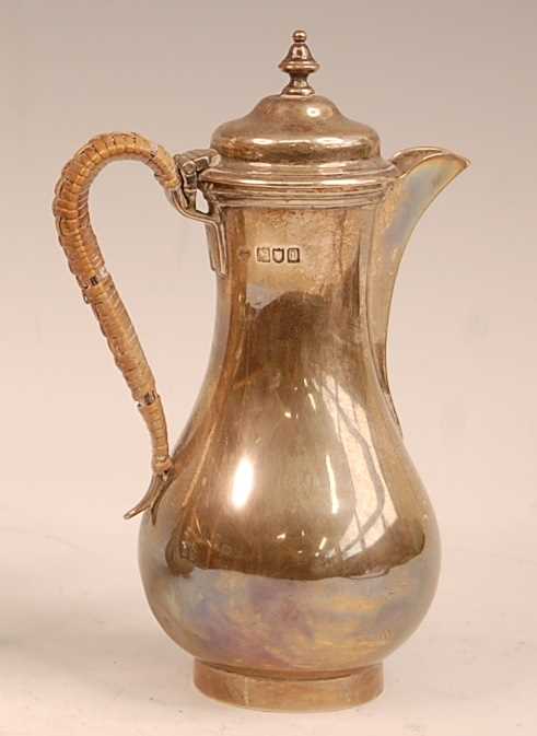 An Edwardian silver bachelors coffee pot, of pear shape, 12.7oz, maker Goldsmiths & Silversmiths - Image 3 of 3