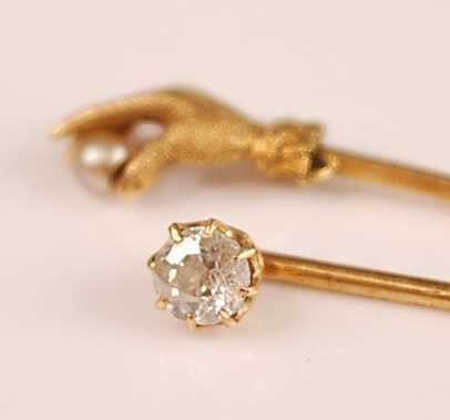 A yellow metal and diamond set stick pin, the old cut claw set diamond weighing approx 0.25 - Image 4 of 4