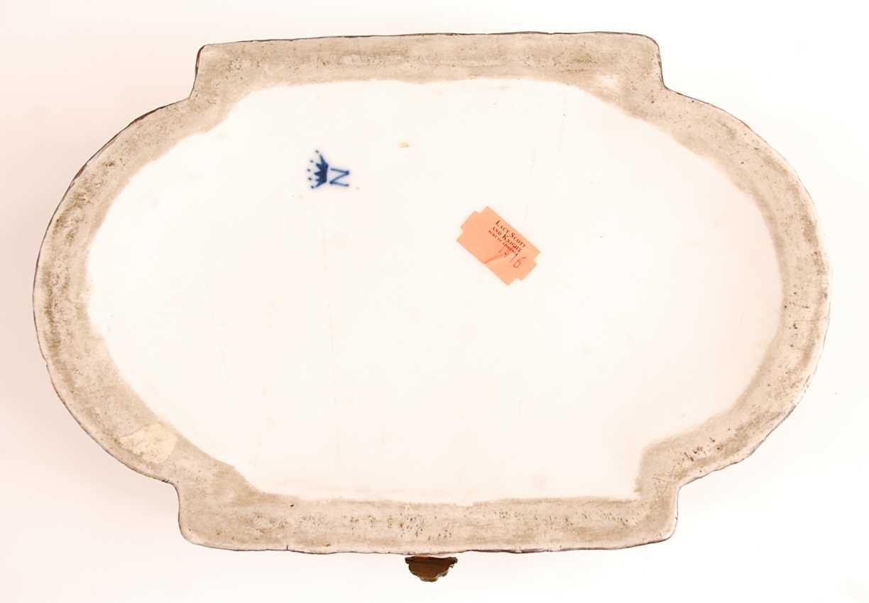 A Naples porcelain casket, having hinged cover and gilt brass mounts, the cover relief decorated - Image 5 of 6