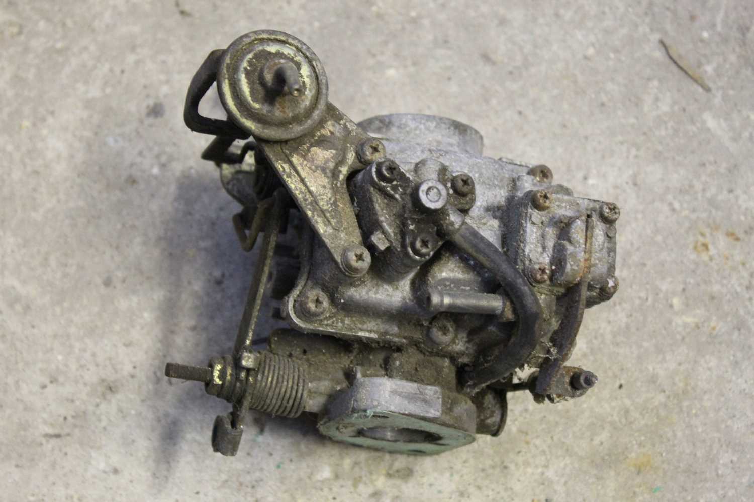 Sundry spares, mainly Norton, box of carburettors to include Amac, Amal, horizontal style, - Image 3 of 3