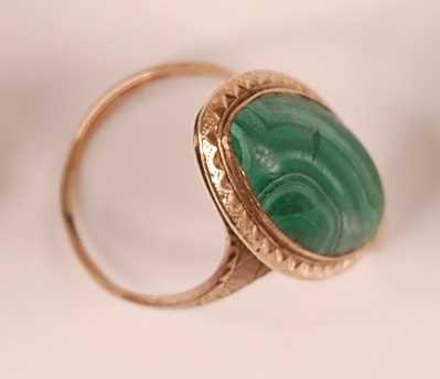 A yellow metal Georgian malachite memorial ring, comprising a 26 x 18mm marquise shaped malachite - Image 3 of 4