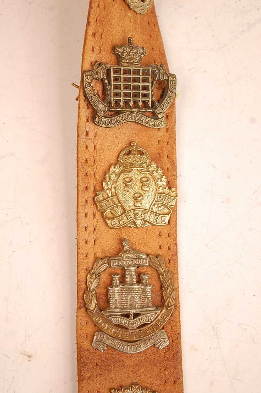 A collection of cap badge and insignia to include Derbyshire Imperial Yeomanry, Army Educational - Image 4 of 9