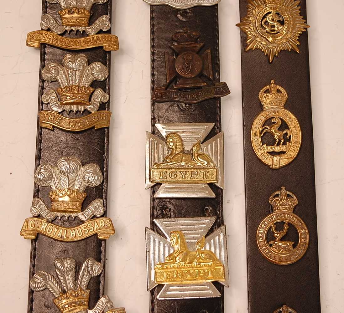 A collection of cap badges and insignia to include Carnarvonshire Volunteer Regiment, Army Service - Image 3 of 11
