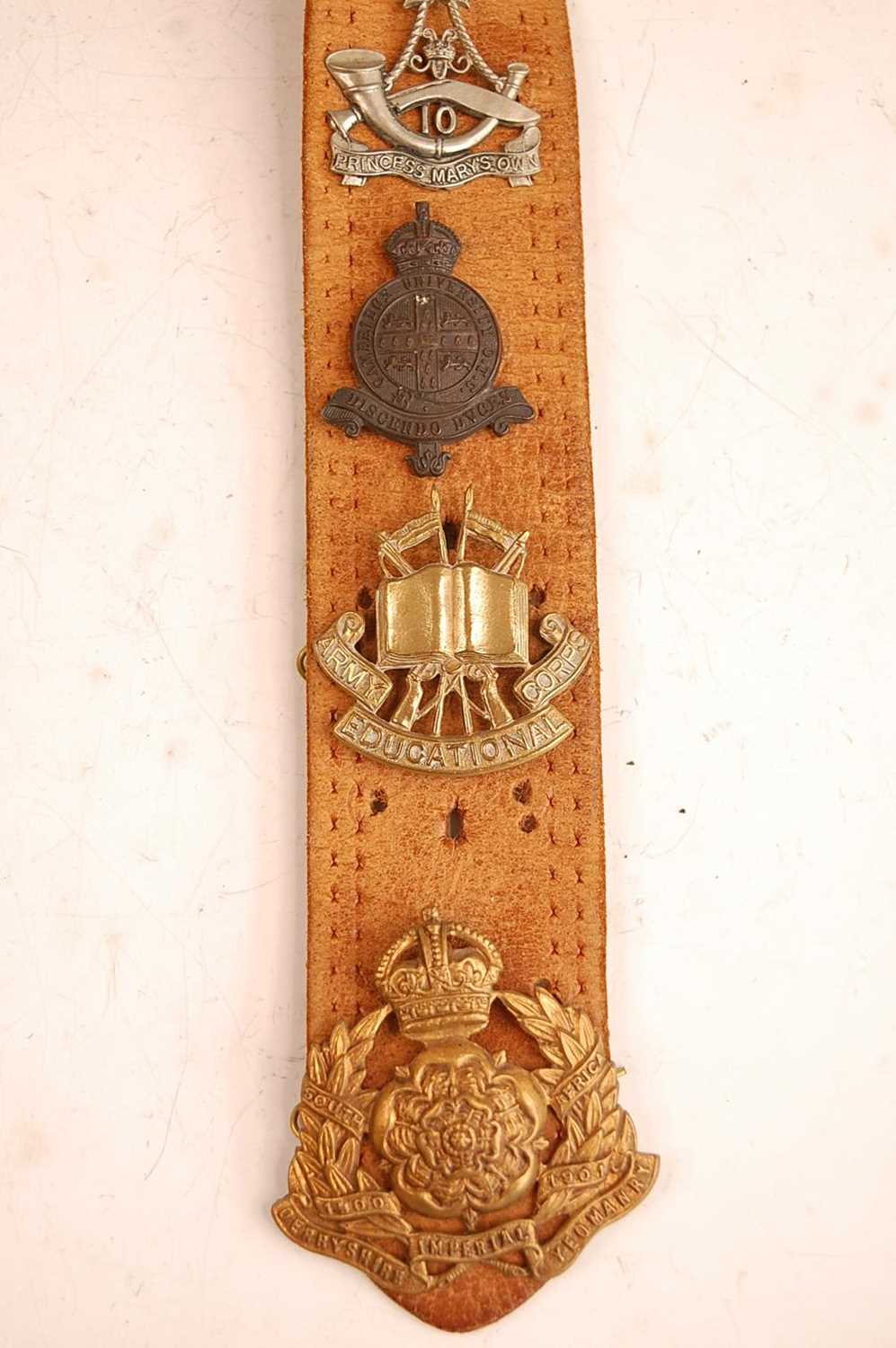 A collection of cap badge and insignia to include Derbyshire Imperial Yeomanry, Army Educational - Image 2 of 9