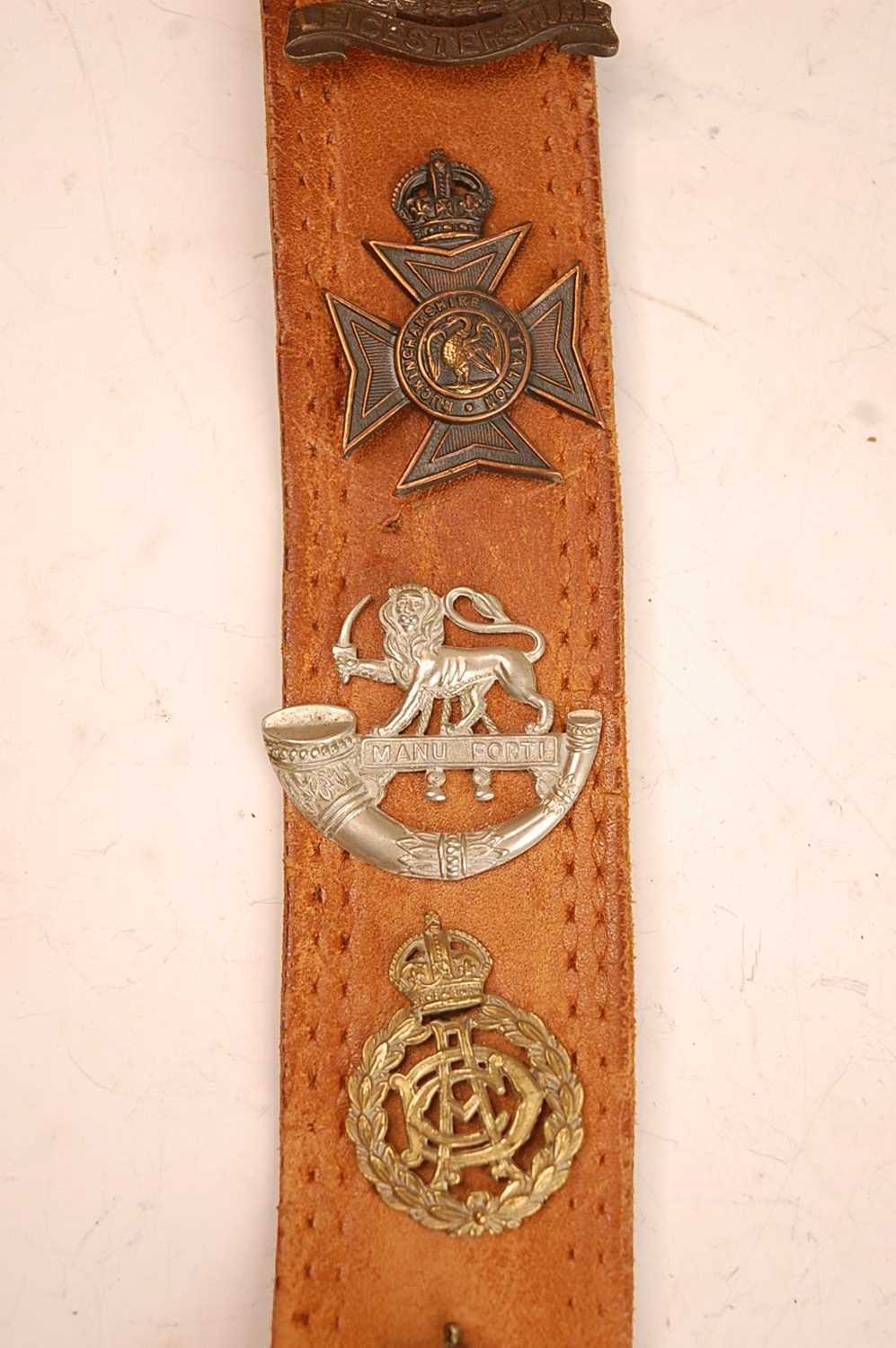 A collection of cap badge and insignia to include Derbyshire Imperial Yeomanry, Army Educational - Image 5 of 9