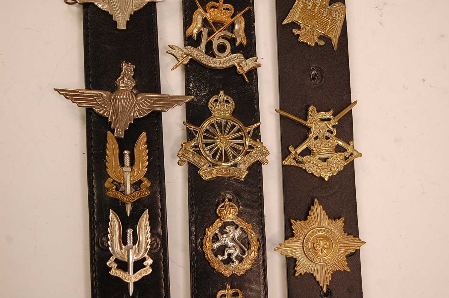 A collection of cap badges and insignia to include Carnarvonshire Volunteer Regiment, Army Service - Image 9 of 11