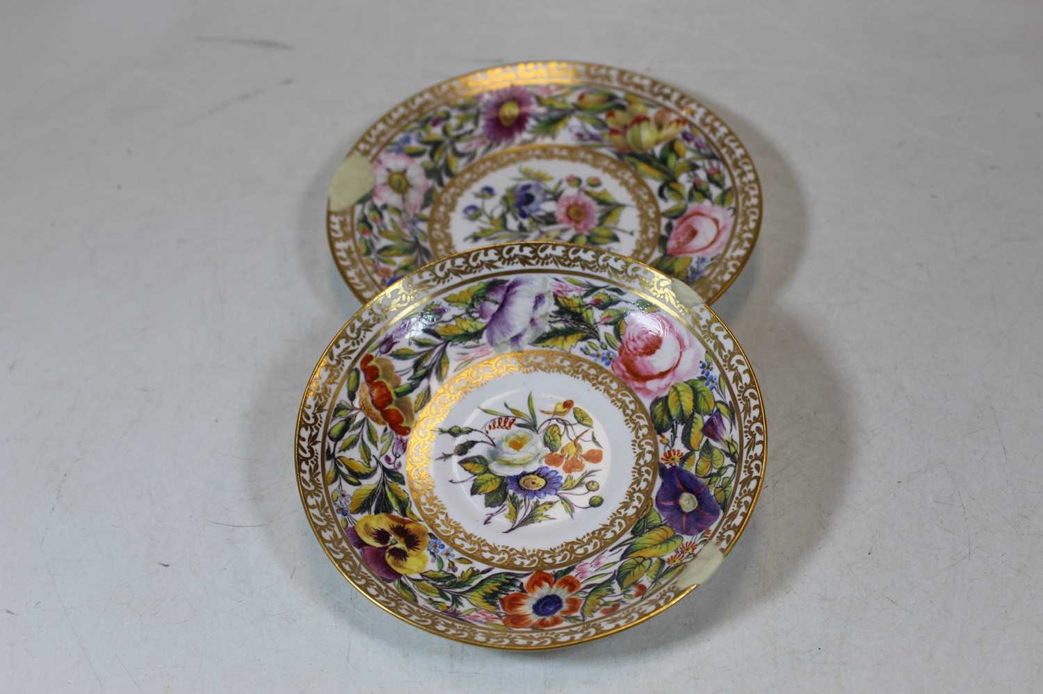 An early 19th century English porcelain tea bowl and saucer, enamel decorated with flowers, probably - Image 4 of 4