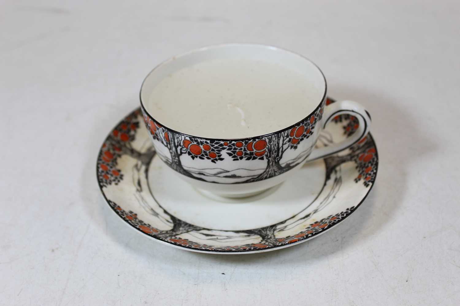 An early 19th century English porcelain tea bowl and saucer, enamel decorated with flowers, probably - Image 3 of 4