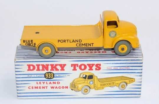 Dinky Toys No. 933 Leyland Ferrocrete Cement wagon in yellow with 533 cast to underside, complete - Image 2 of 3