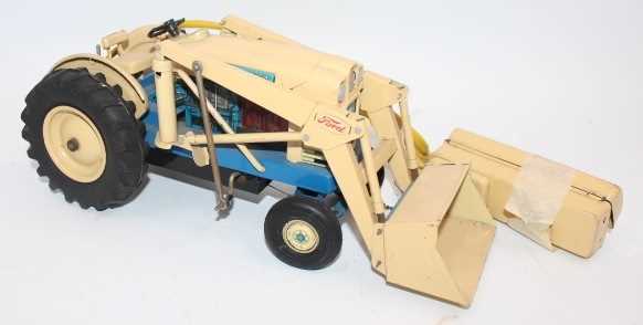 Cragstan (USA) Ford 4000 Diesel Industrial Tractor, large tinplate battery-operated model finished - Image 2 of 2