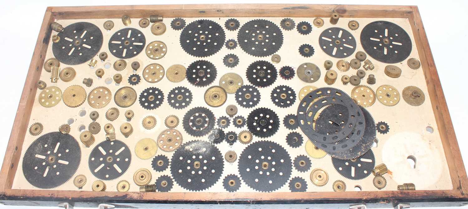 Four trays containing a quantity of mixed red and brass, and black 1950s and later Meccano, mixed - Image 2 of 5