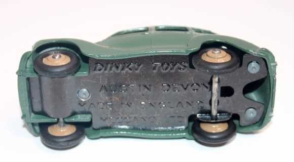 Dinky Toys, 152 Austin Devon Saloon, in green with fawn wheels, very near mint in crisp correct - Image 3 of 3