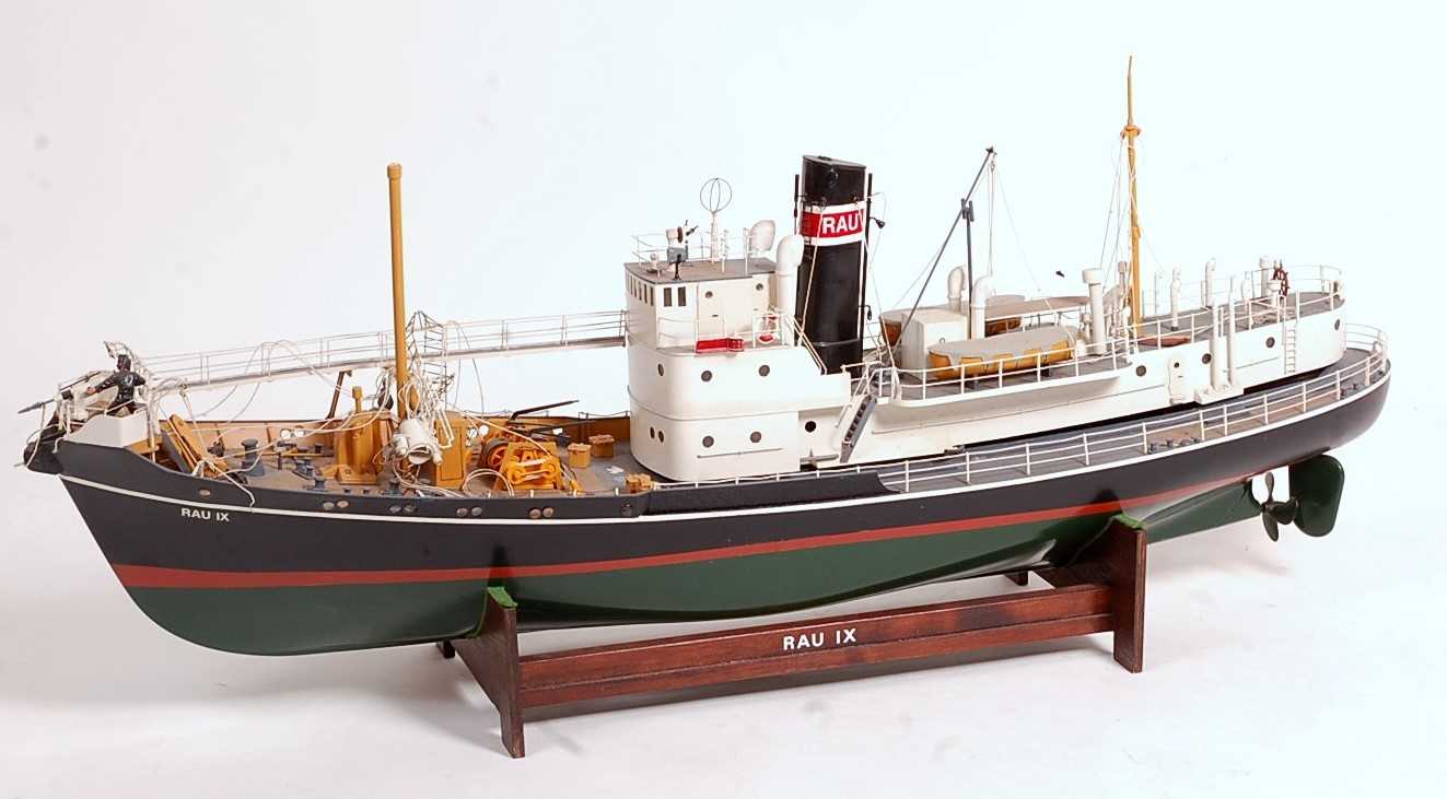 A Graupner 1/45 scale Walfangboot Rau IX kit built model of a whaling ship finished in black,