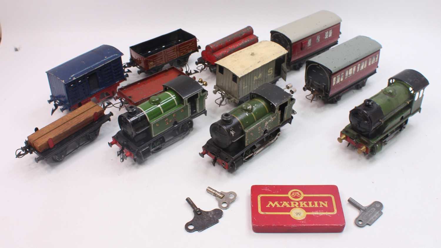 Tray containing Hornby items to include Pre War M3 0-4-0 LNER 460, Postwar 101 0-4-0 LNER 460 (F-G),