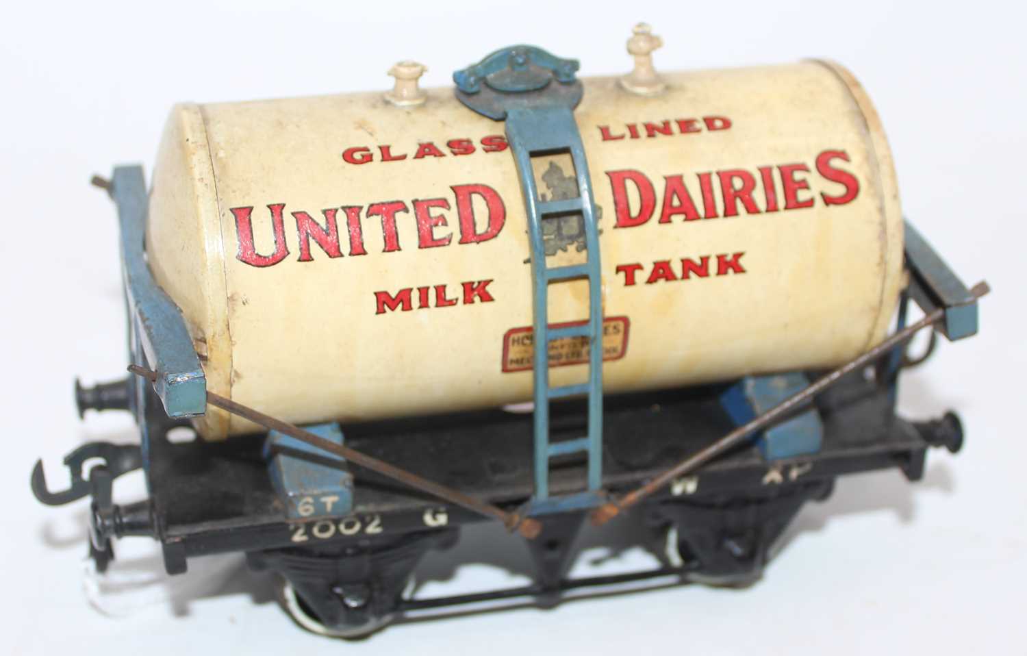 1939-41 Hornby United Dairies milk tank wagon, black base, blue ladder and ends, no drain cocks. - Image 2 of 2