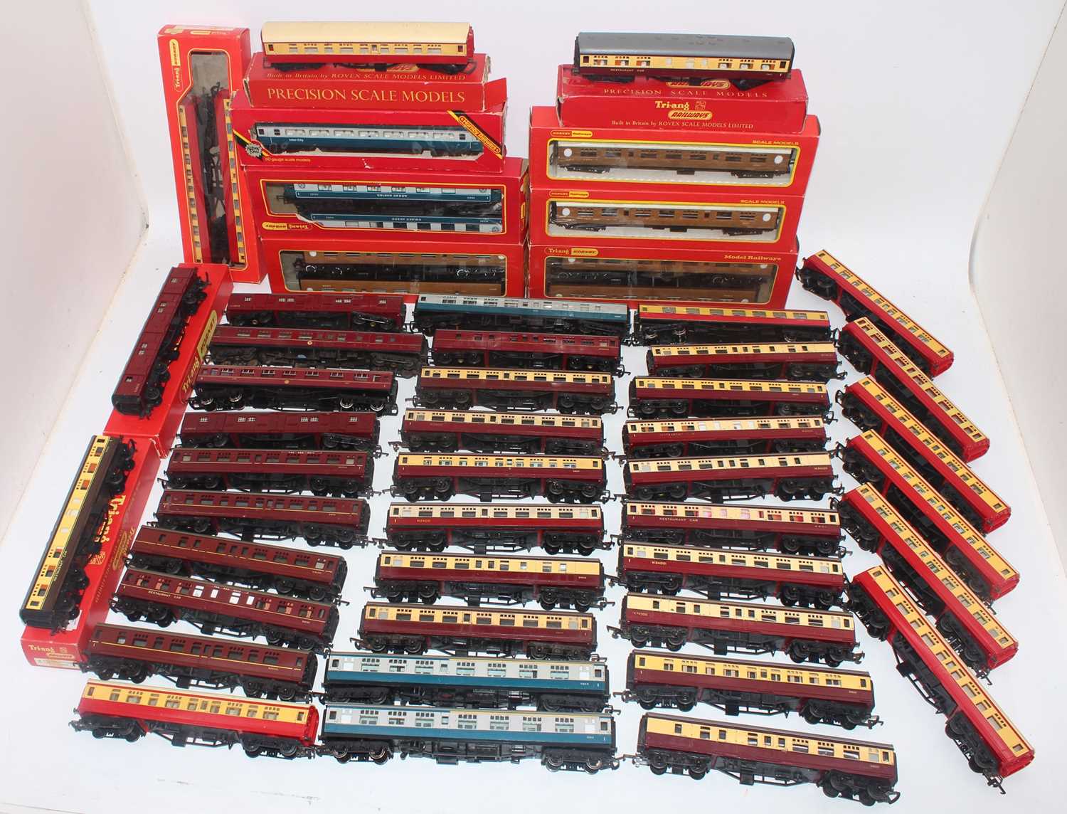 Large box containing approx 50 Triang/Hornby coaches, 27 x maroon & cream, 7 x plain maroon, 3 x