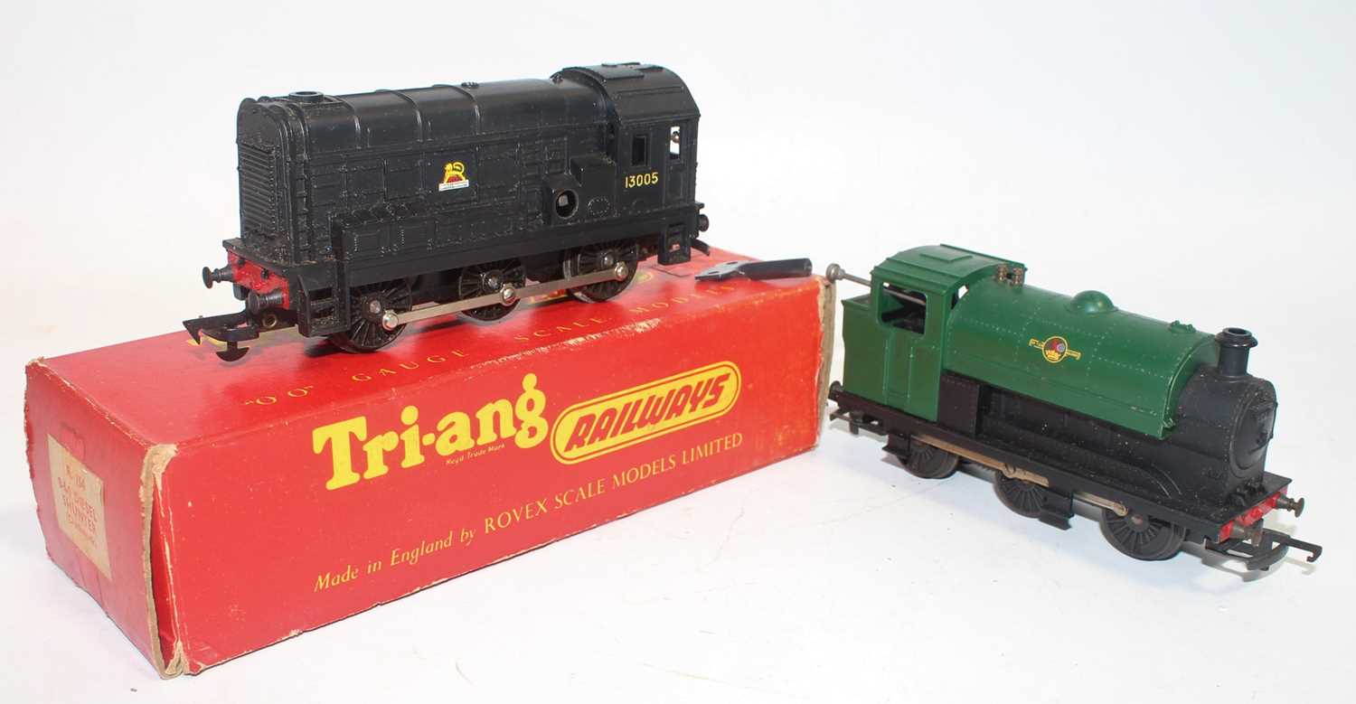 Two early Triang clockwork locos:- R154 0-6-0 diesel shunter black BR13005 (NM-M) (BG) with key;