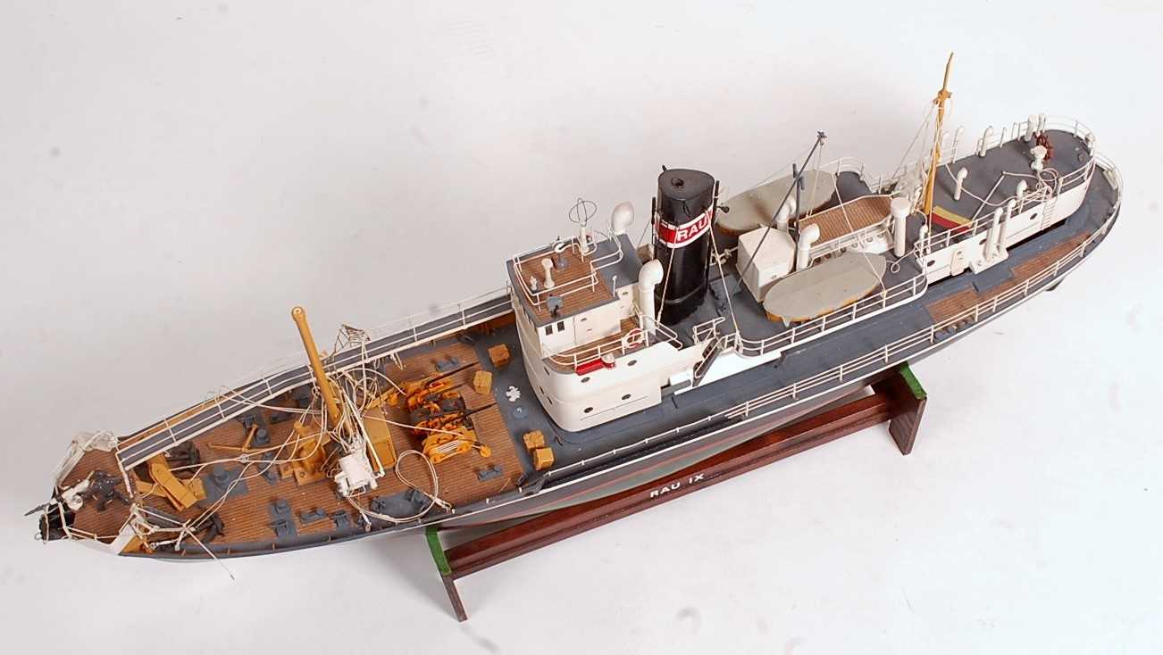 A Graupner 1/45 scale Walfangboot Rau IX kit built model of a whaling ship finished in black, - Image 2 of 2